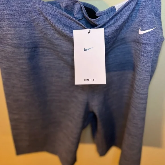 ✨SOLD✨ Nike One Biker shorts Medium - Picture 7 of 10